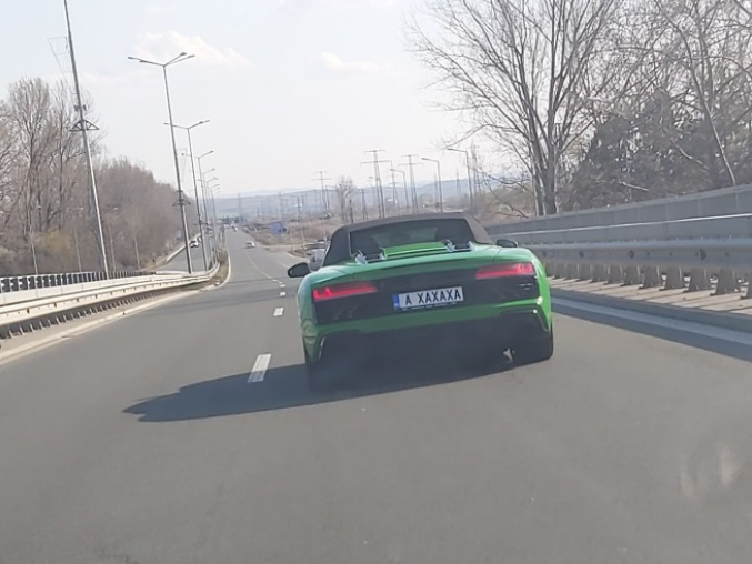 Баровец с Audi R8 Spyder взриви хейтърите в Бургас СНИМКИ