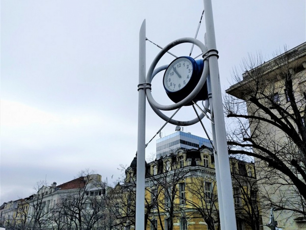 Страшна гръмотевица порази Часовника на Бургас