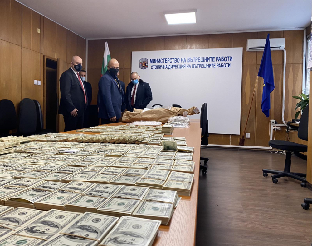 Показаха фалшивите милиони, печатани в наш университет ВИДЕО