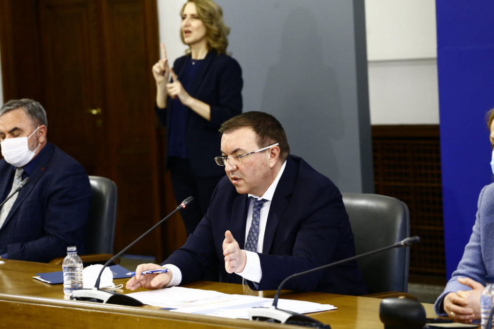 Костадин Ангелов: Некадърници са правили поръчката за медицинските хеликоптери