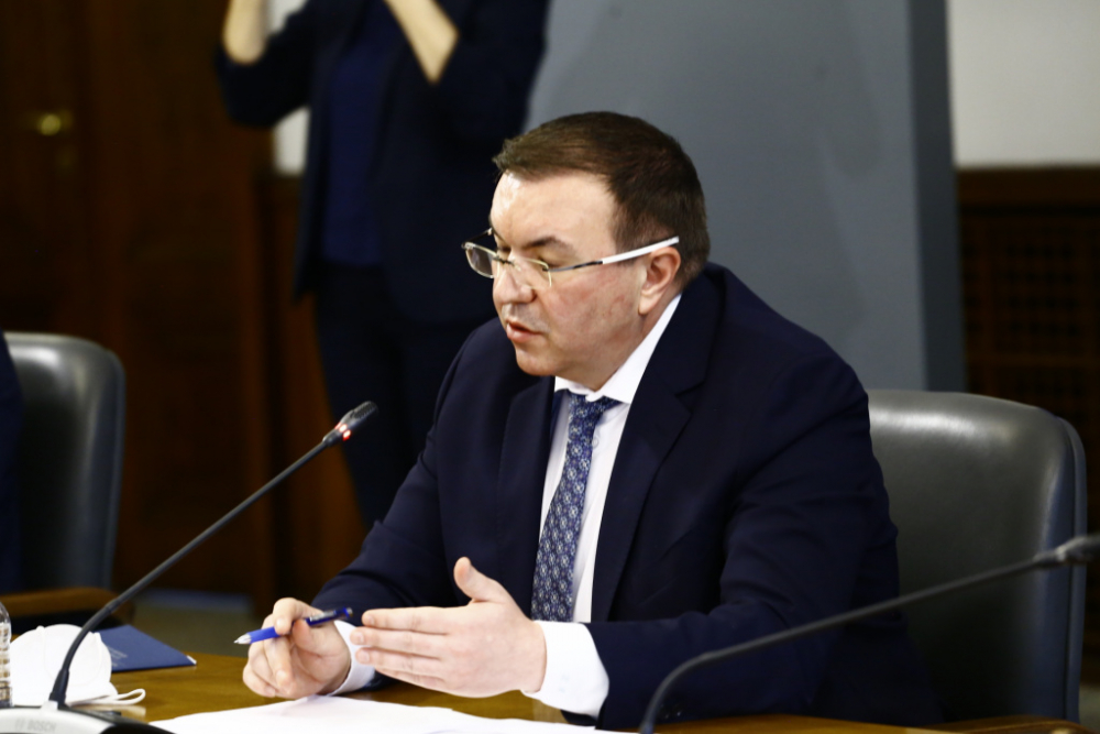 Проф. Ангелов: Покъртителна история! Ще питам Денков!