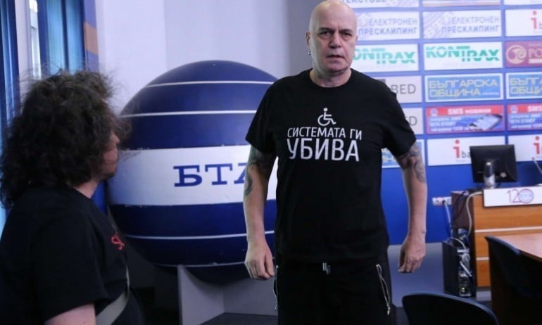 Кандидат на Слави в лют спор с майка от „Системата ни убива” СНИМКИ