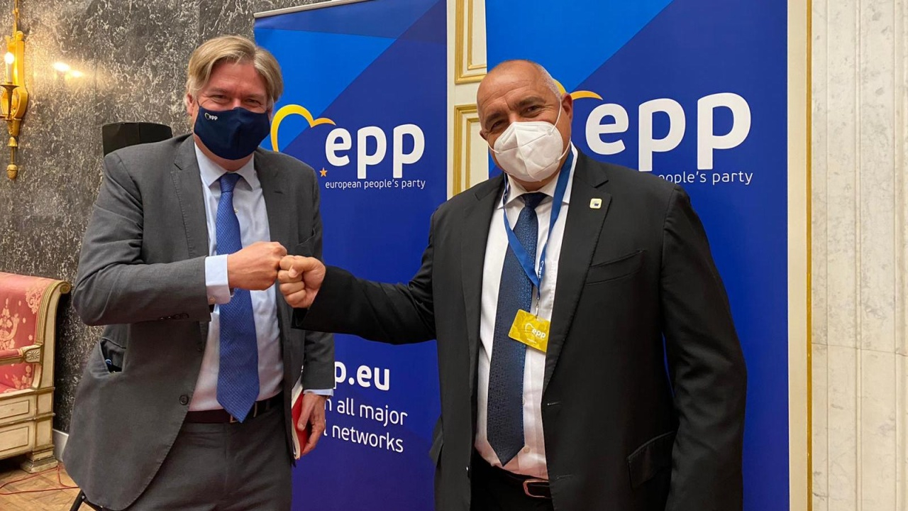 Борисов проведе телефонен разговор с генералния секретар на ЕНП 