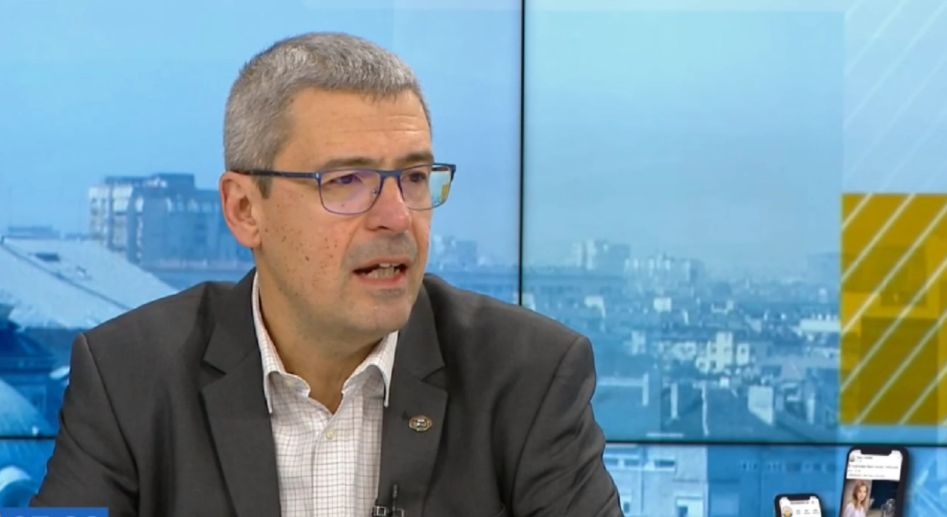 Проф. Гетов от ЕМА с горещ коментар за смъртните случаи у нас след "АстраЗенека"