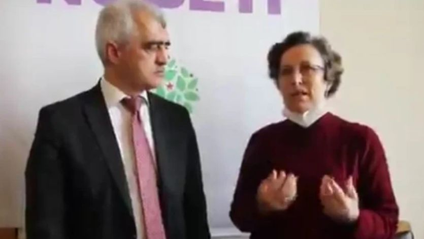 Пълен шок! Арестуваха депутат по пижама в парламента ВИДЕО
