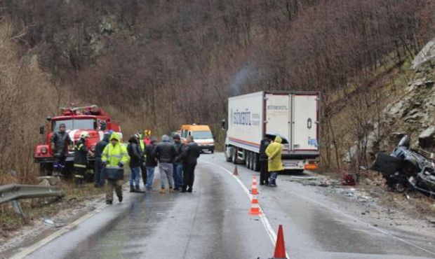 Тежка катастрофа блокира Прохода на Републиката 