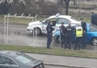 Зрелищно ВИДЕО от екшъна с три 3 патрулки и стрелба по беглец в Казанлък
