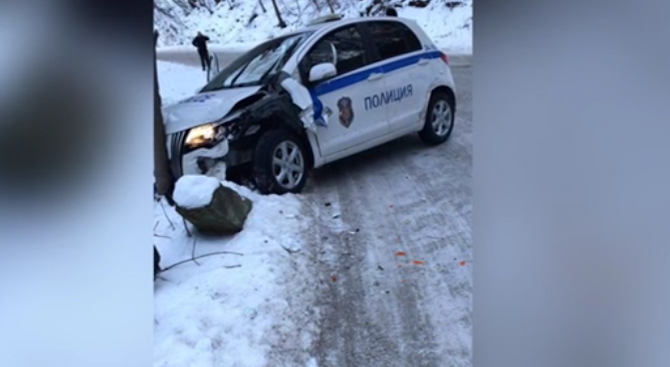 18-г. джигит помля патрулка и рани млада полицайка край Берковица  