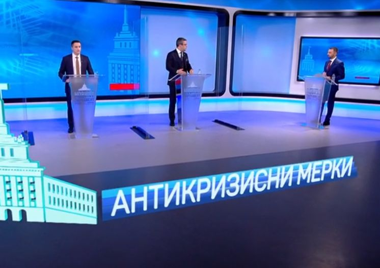Биков и Божанков се хванаха за гушите заради К-19 и болниците