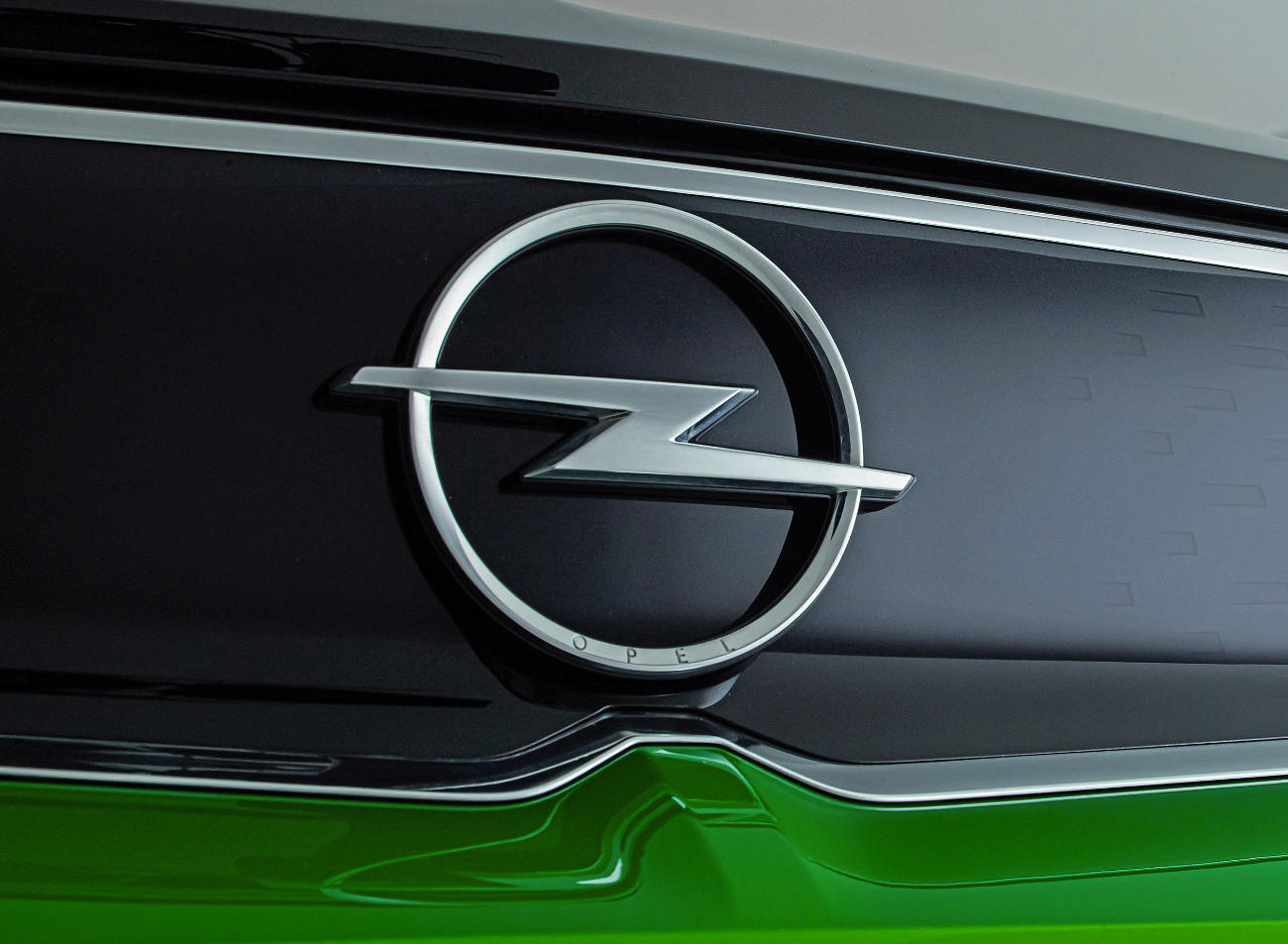 Първи СНИМКИ на новия Opel Grandland X