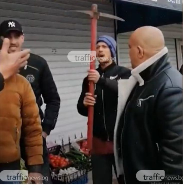 Предизборен екшън! Мъже с кирки плашат опоненти със сеч на глави в Пловдив ВИДЕО