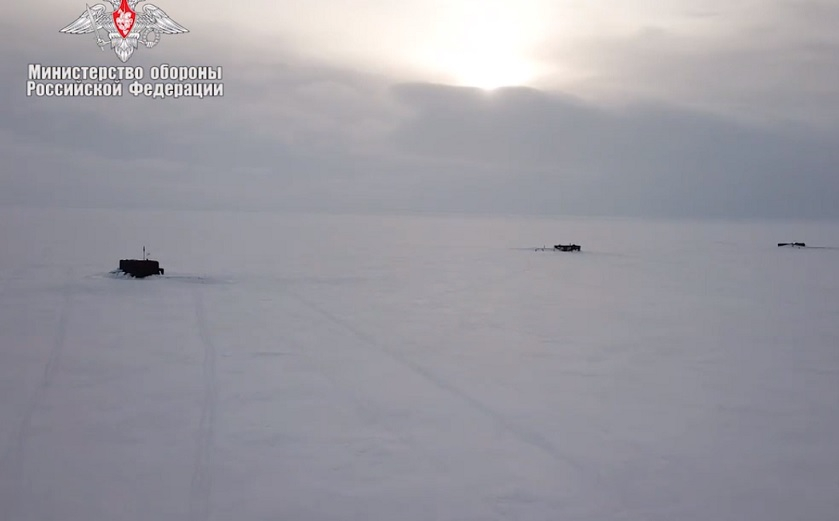 Три руски подводници изплуваха едновременно над леда в Арктика ВИДЕО