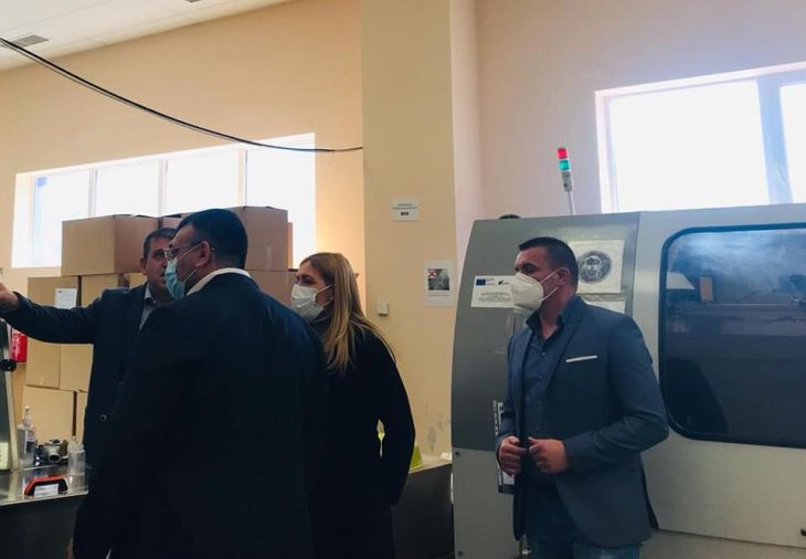 Ангелкова и Младен Маринов на среща с бизнеса в Етрополе СНИМКИ