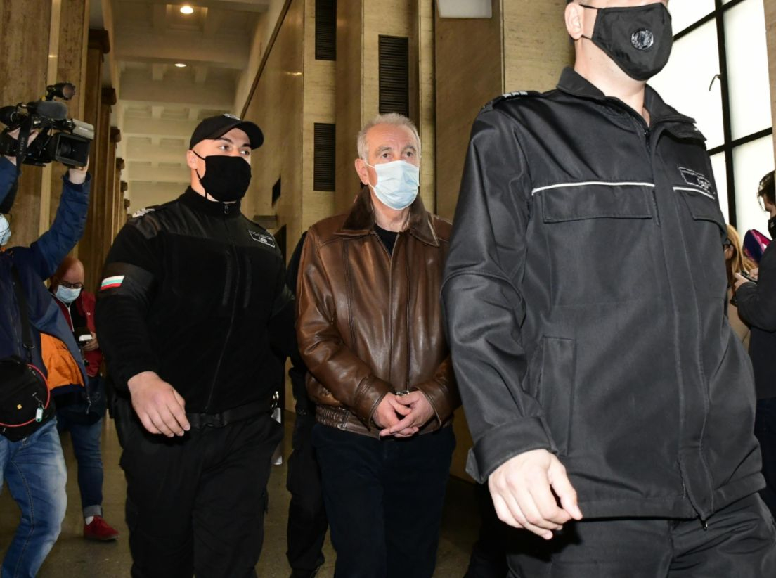 Първи СНИМКИ на "резидента" от шпионския скандал в съда, решава се съдбата му