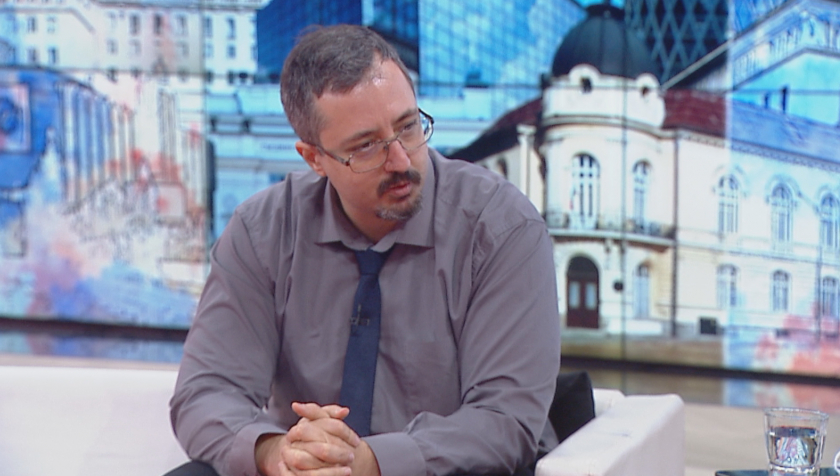 Математикът Томов: Бързо отваряме, ще има нов бум на К-19