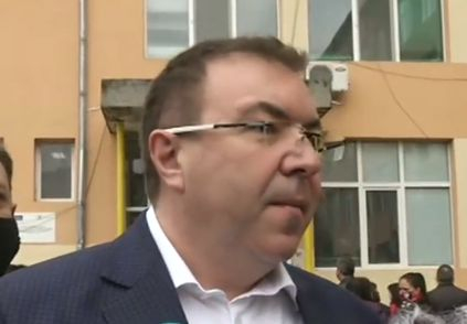 Министър Ангелов даде своя вот и каза кое е единственото спасение от пандемията