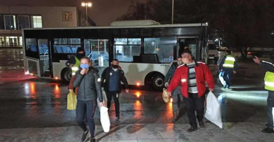 Шоуто в Пловдив започна! Валят чували с бюлетини СНИМКИ