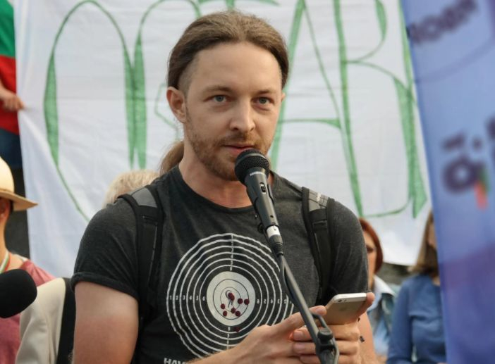 Активист на ДБ вече напъва за нови избори
