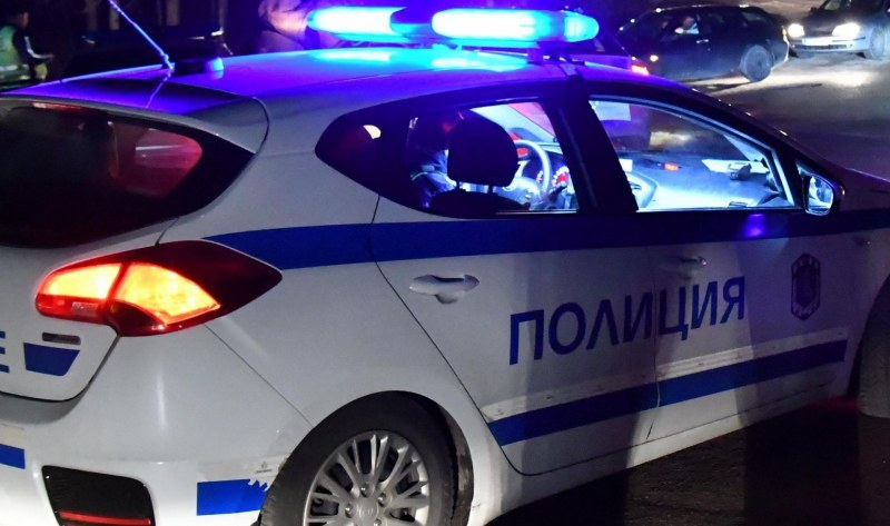 Бесен екшън в София: Мъж вади пищов в пицария, плащат му сметката