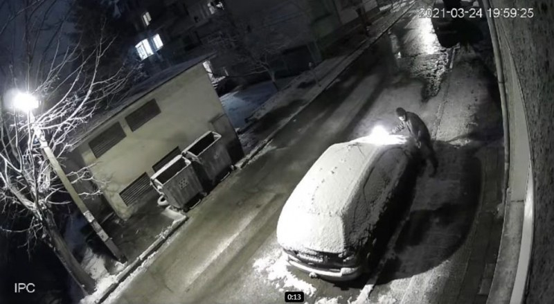 Тайнствен мъж подпали колата на кандидат- депутат ВИДЕО