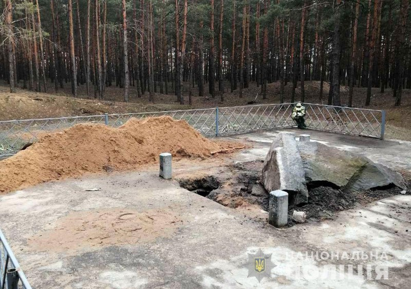 Вандали разрушиха паметника на хан Кубрат в Украйна 