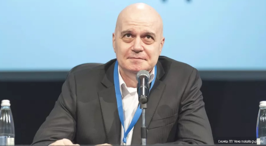 Тайната падна: Това е актуалната приятелка на Слави Трифонов СНИМКИ