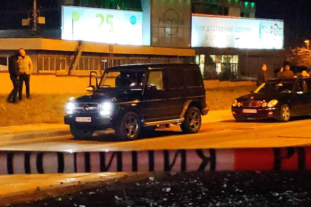 Първи СНИМКИ от показния разстрел на бизнесмен в столицата, убиецът е...