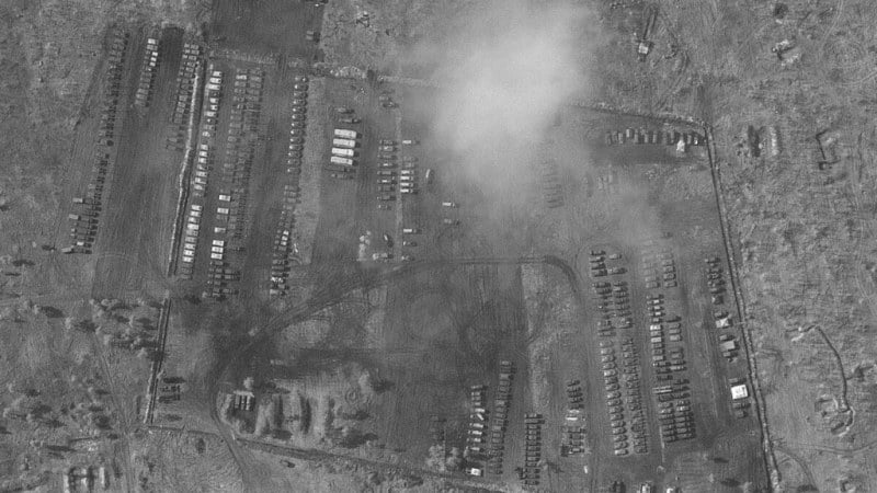 Русия струпва войски по границата с Украйна, какво се случва! САТЕЛИТНИ СНИМКИ