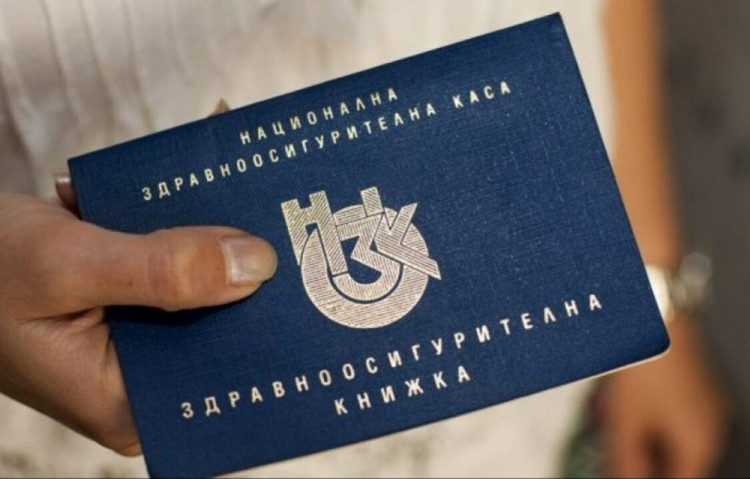 Може ли синът ми на 16 години, да подаде документи за издаване на здравна книжка