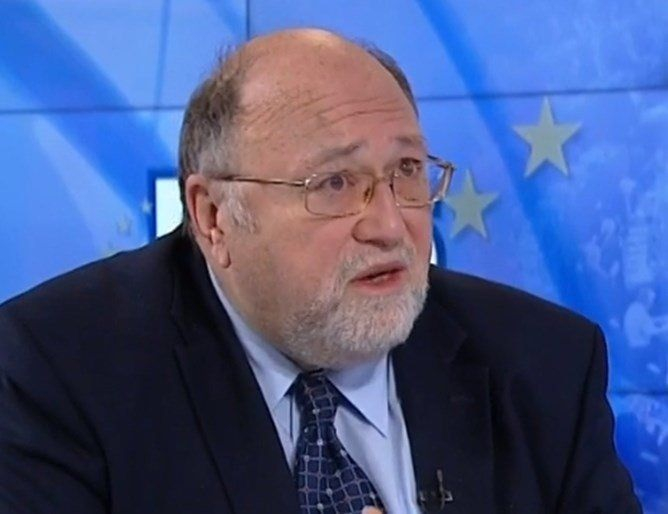 Евродепутатът Ал. Йорданов силно притеснен от случващото се в парламента 