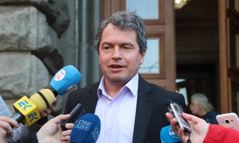 Журналист: Ами прав е колегата Цицелков да им бърка странните имена