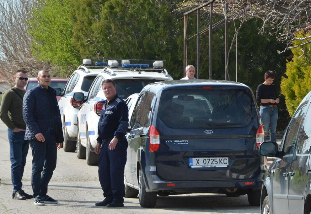 Зловещо майцеубийство срази Димитровградско СНИМКИ