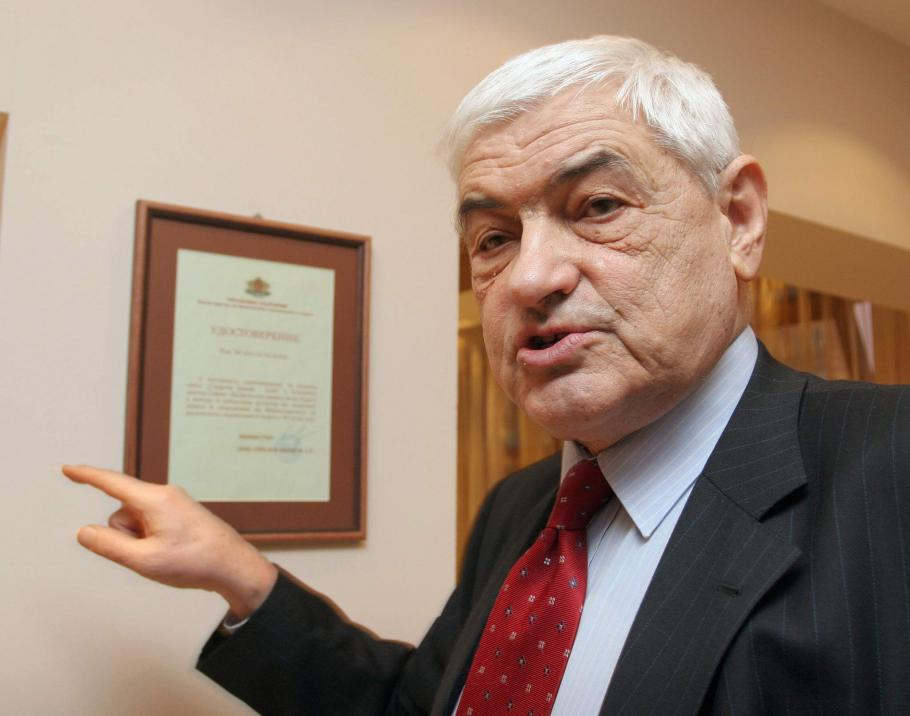 Легендарен шеф на НДК бере душа в болница