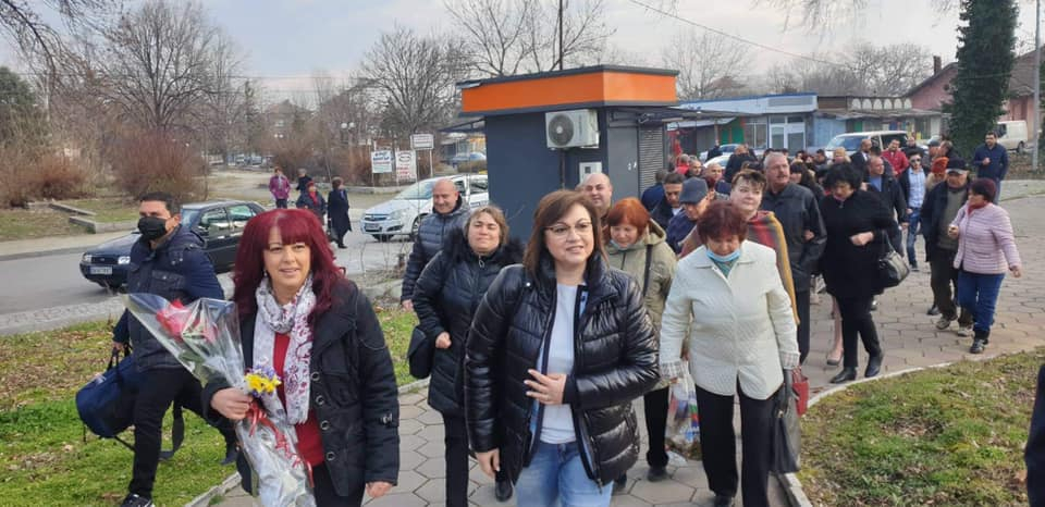 Нинова: Внесохме мораториум върху продажби на общински болници