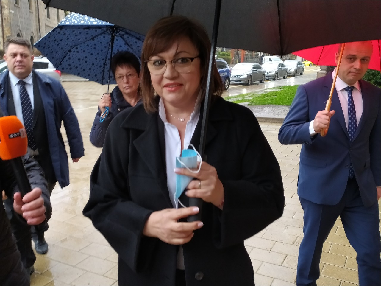 Нинова проведе важна среща в централата на БСП