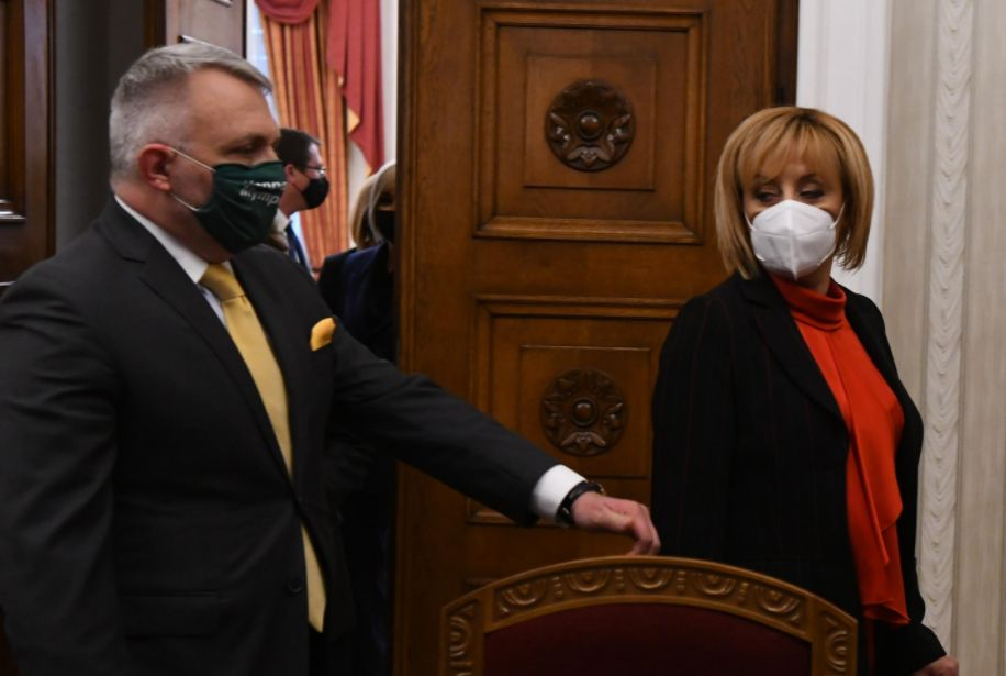 Манолова заговори за третия мандат и разкри каква е отговорността на президента 