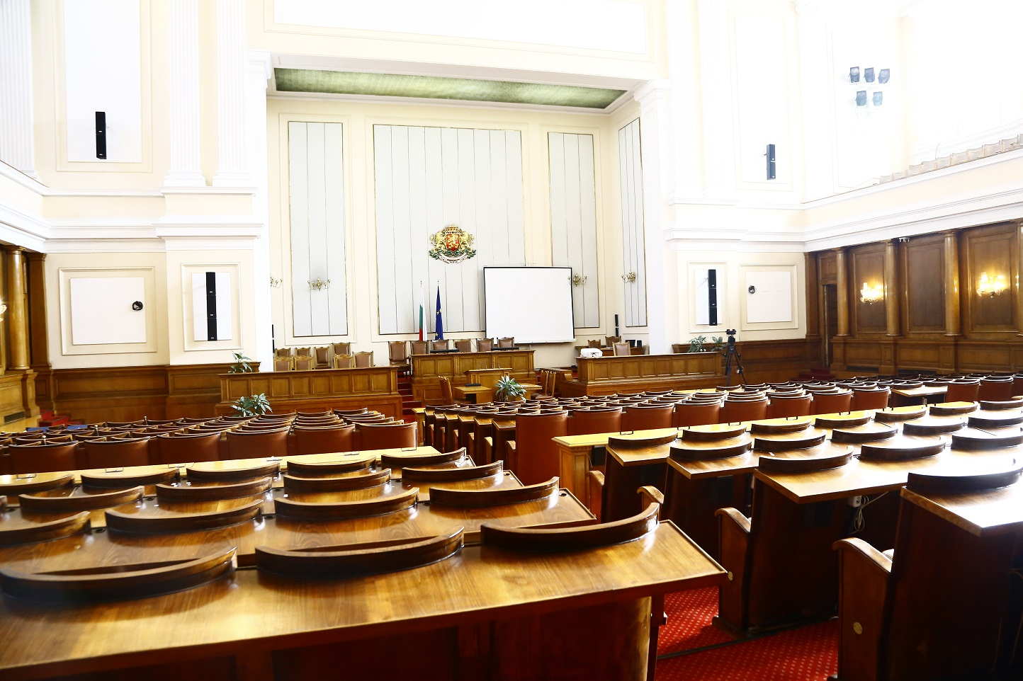 Депутатите отново ще гласуват електронно