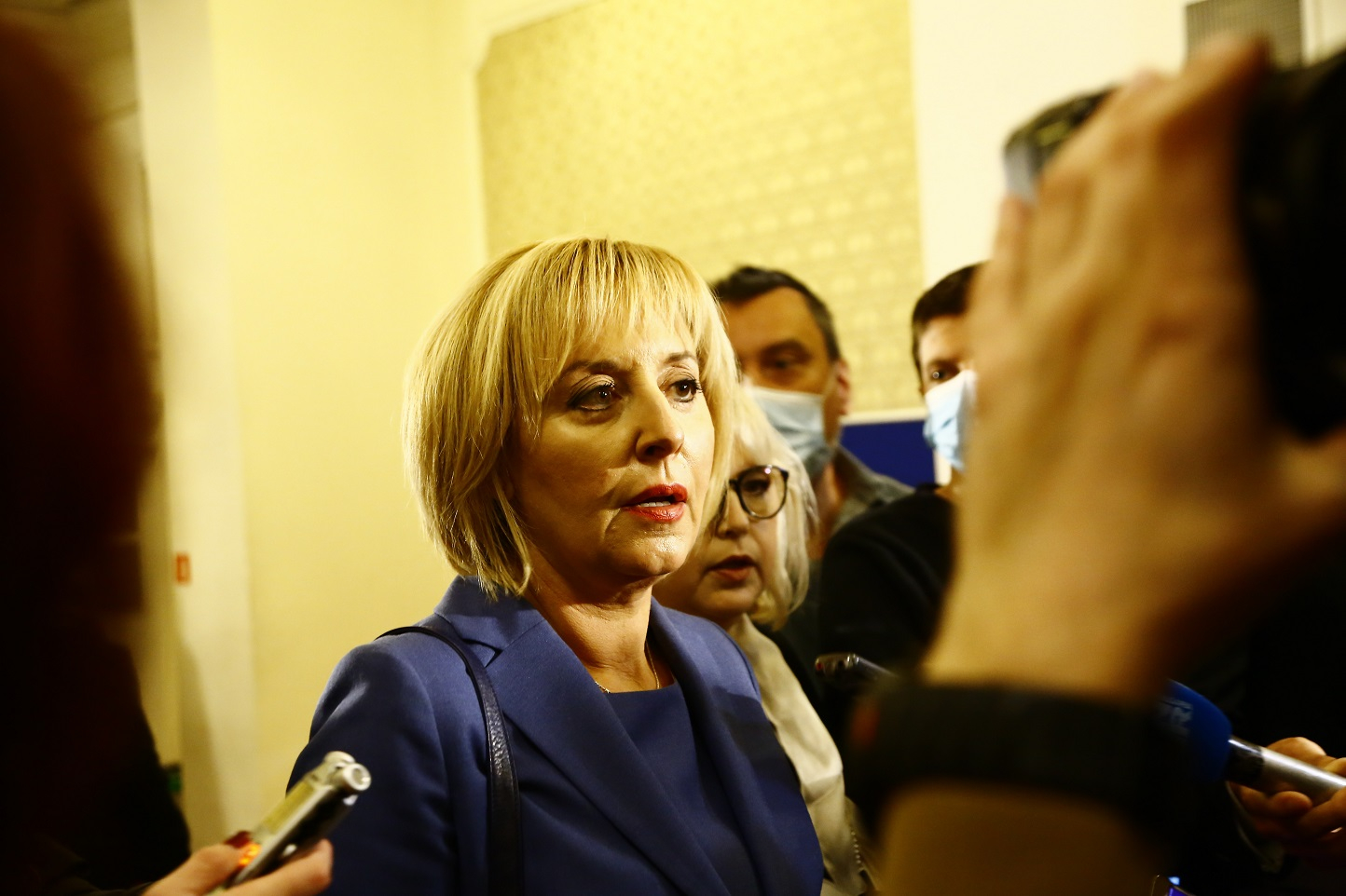 Става напечено! БСП насмете Манолова - прибери си тъпаните, намали децибелите! 