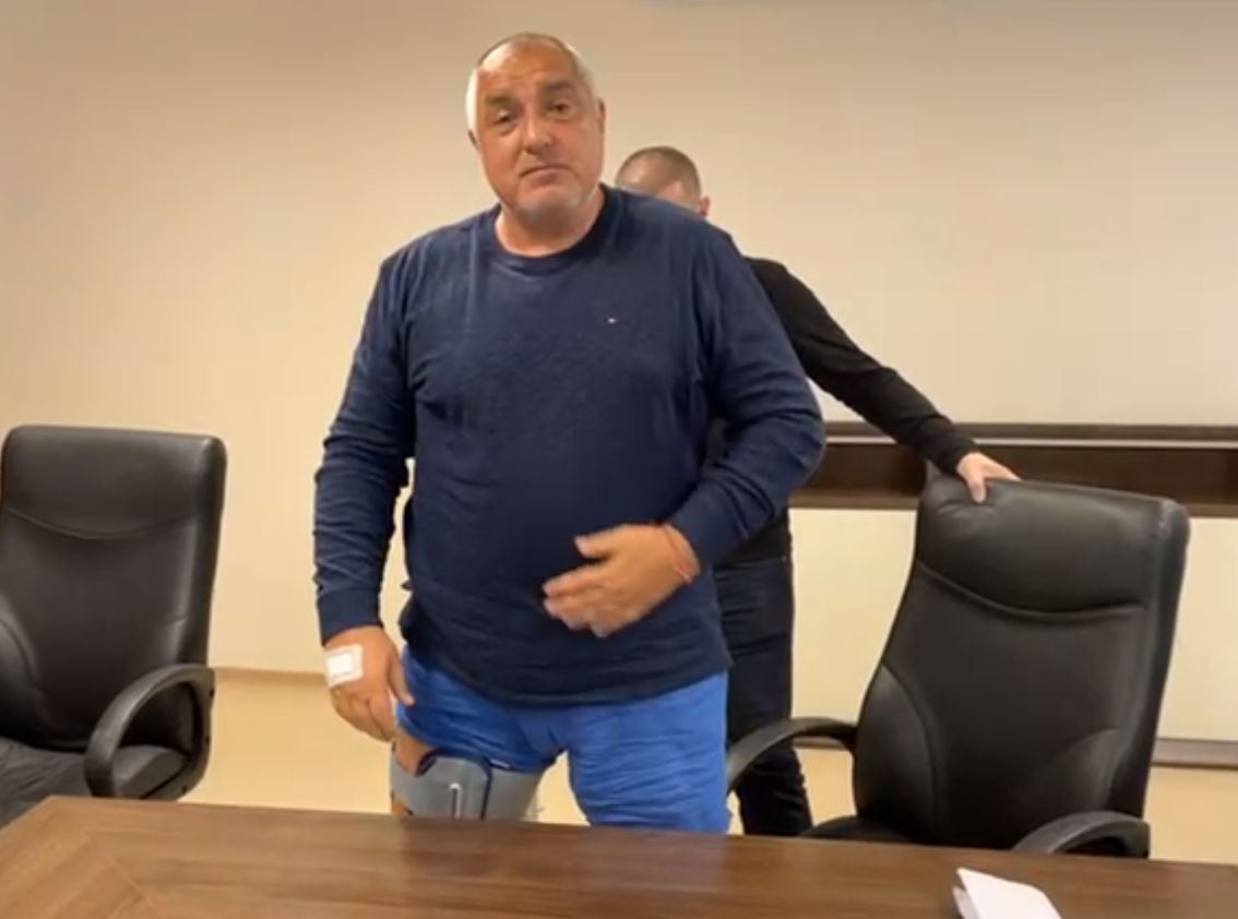 Първа СНИМКА на Борисов минути след операцията в леглото, кракът му е... 