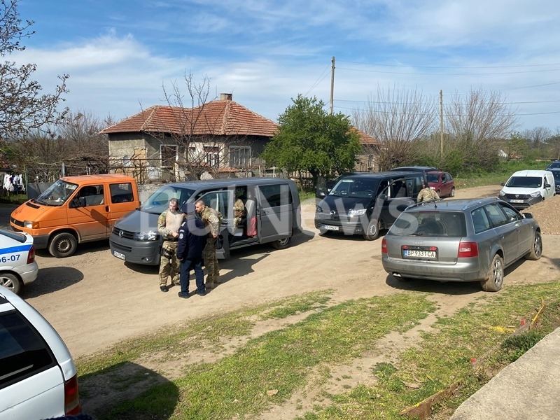 От последните минути: Барети щурмуваха дома на убиеца Валентин СНИМКИ 
