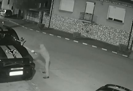 Проговори Стоян, на когото забиха показно кирки в колите му ВИДЕО