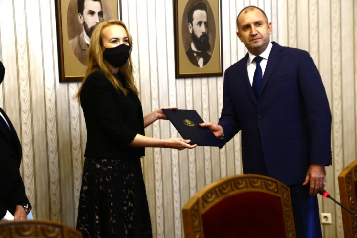 ИТН върна мандата секунди, след като го получи от Радев СНИМКИ