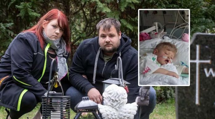 Родители са в ужас: Бебето им почина мистериозно, откраднаха му органите в болница