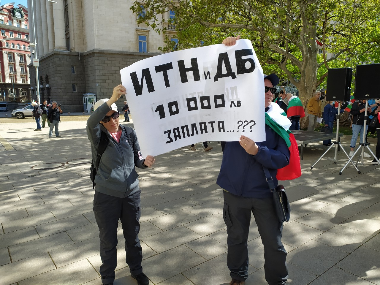Пред „Дондуков“ 2 гъмжи от полиция, ето какво се случва БЛИЦ TV