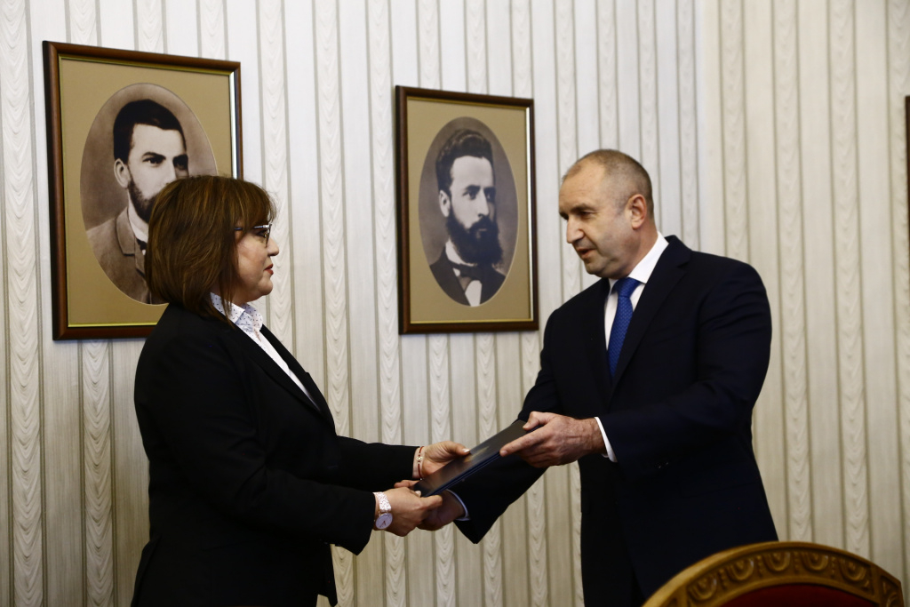 Нинова дава две дами от БСП за министри в правителството на Радев