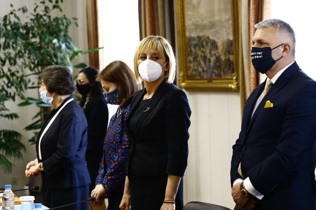 Манолова посочи какво трябва да направят служебните министри 