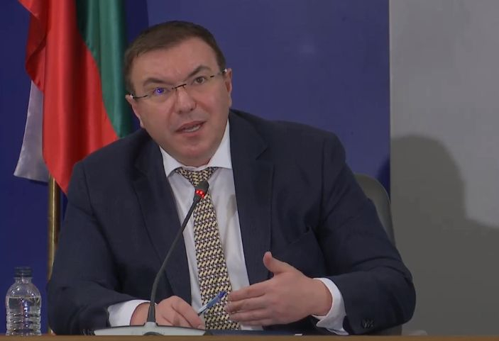 Здравният министър с последни К-19 новини, показа 2 важни графики ВИДЕО