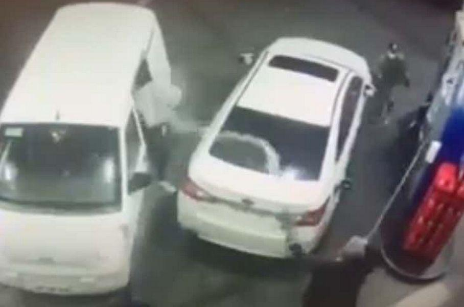 Шофьор се защити по уникален начин от бандитите ВИДЕО
