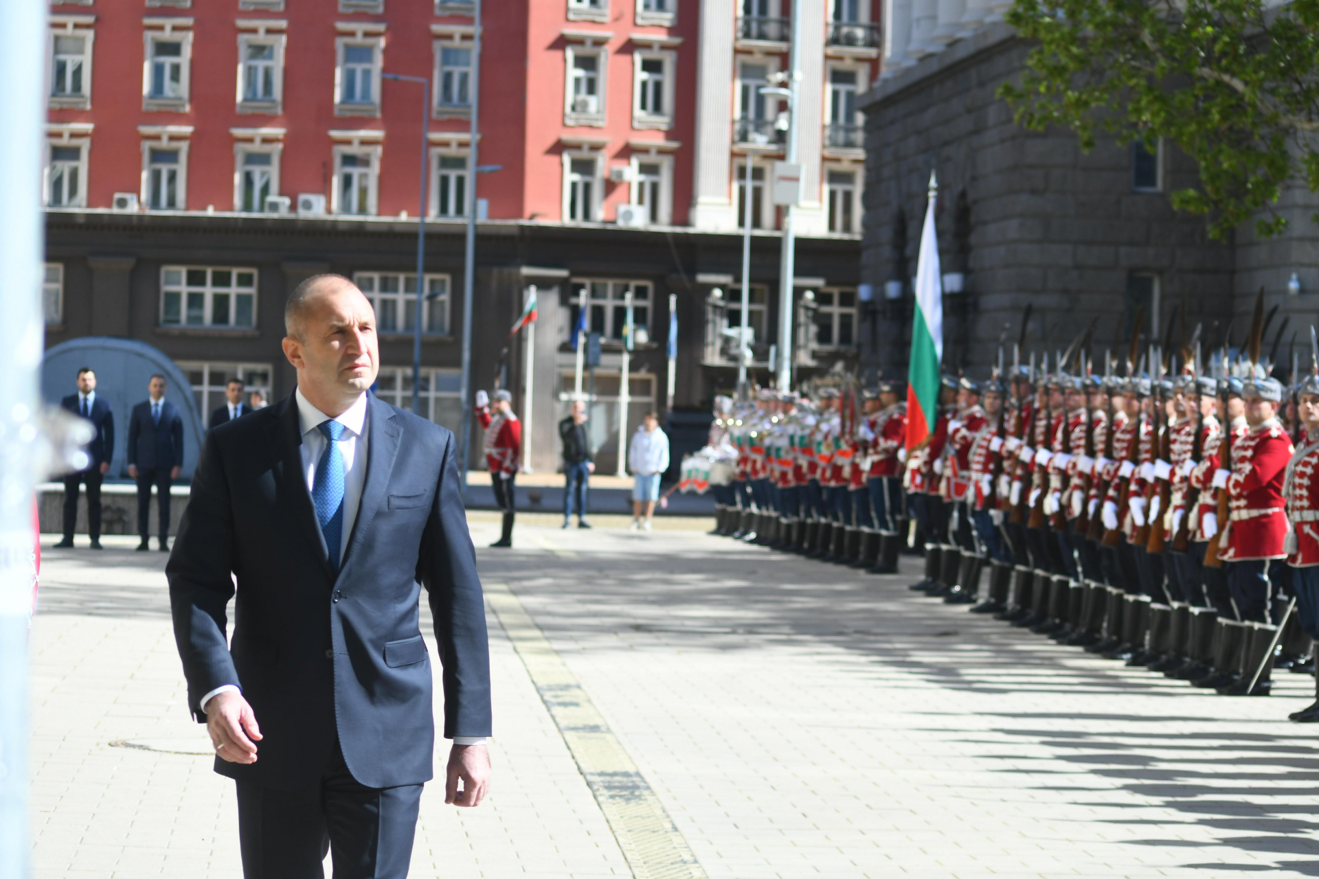 Ето какво се случи пред Президентството СНИМКИ