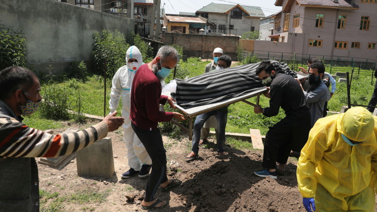Лек спад на заразените и жертвите на К-19 в Индия, но страхът остава
